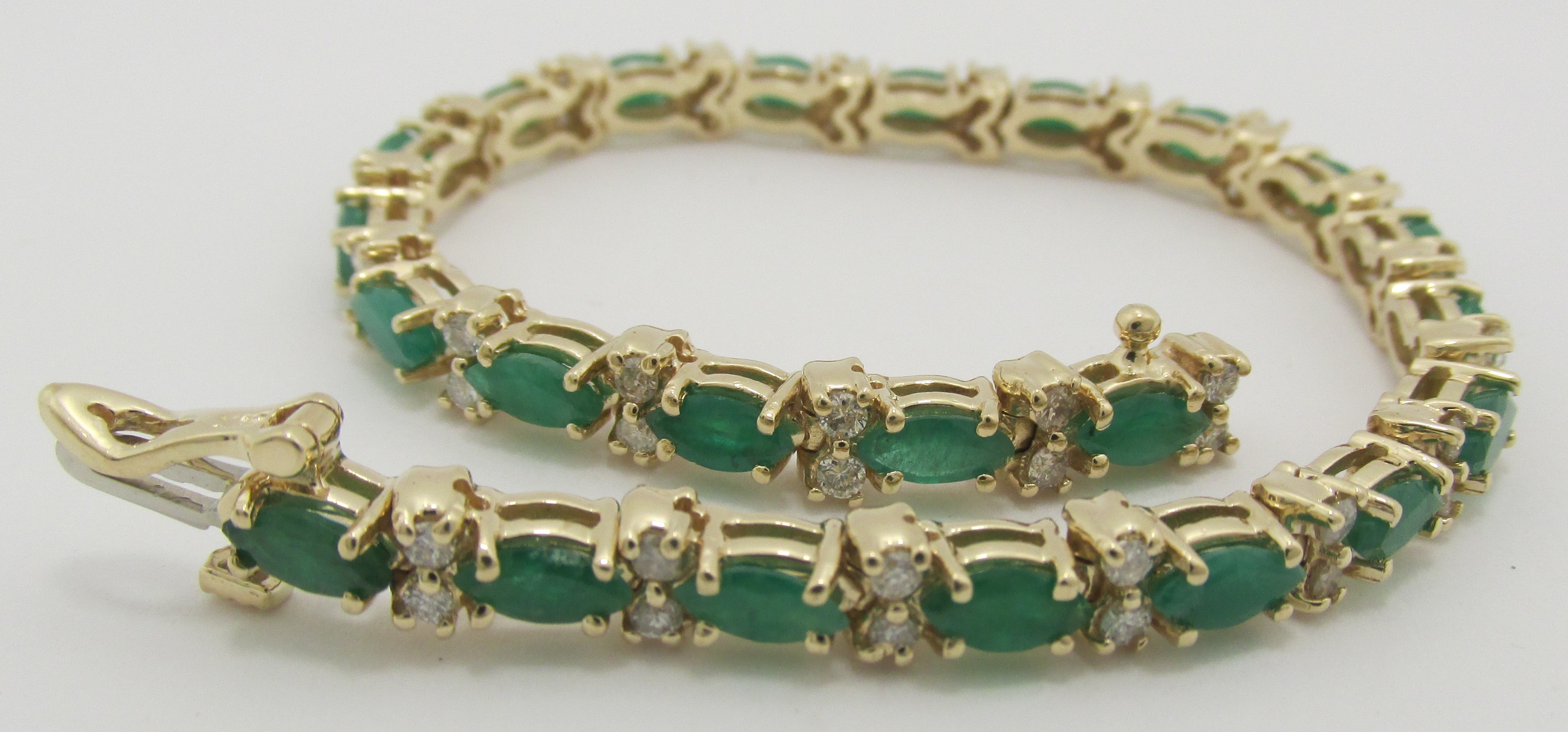 Studio Apartment Gold Coast: Gold Emerald Diamond Bracelet